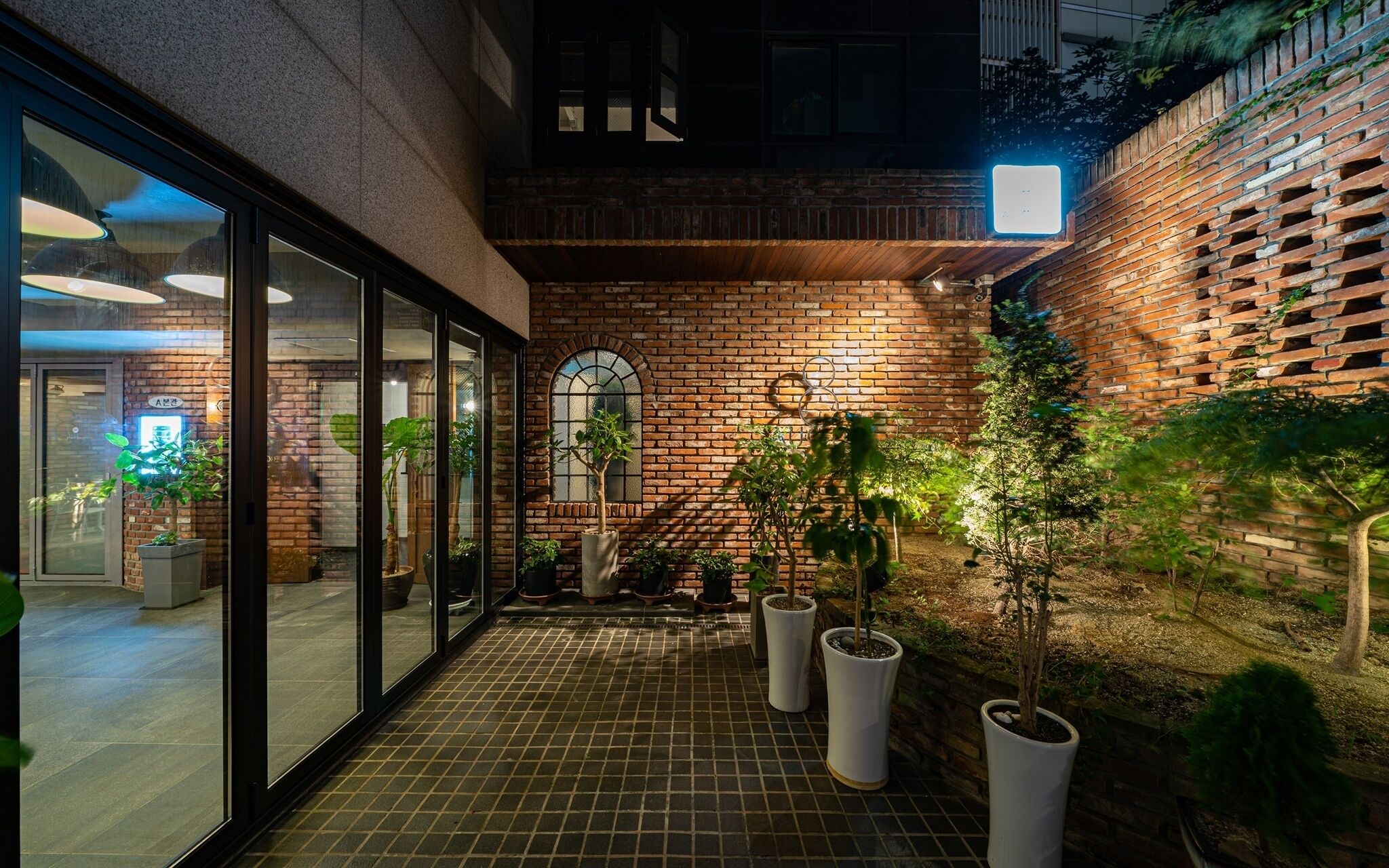 Cheonho Hotel August