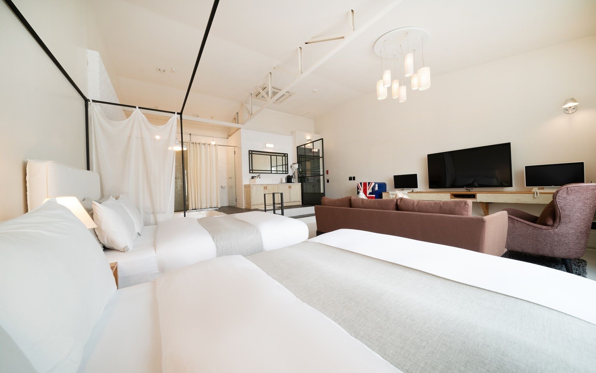 Cheonho Hotel August