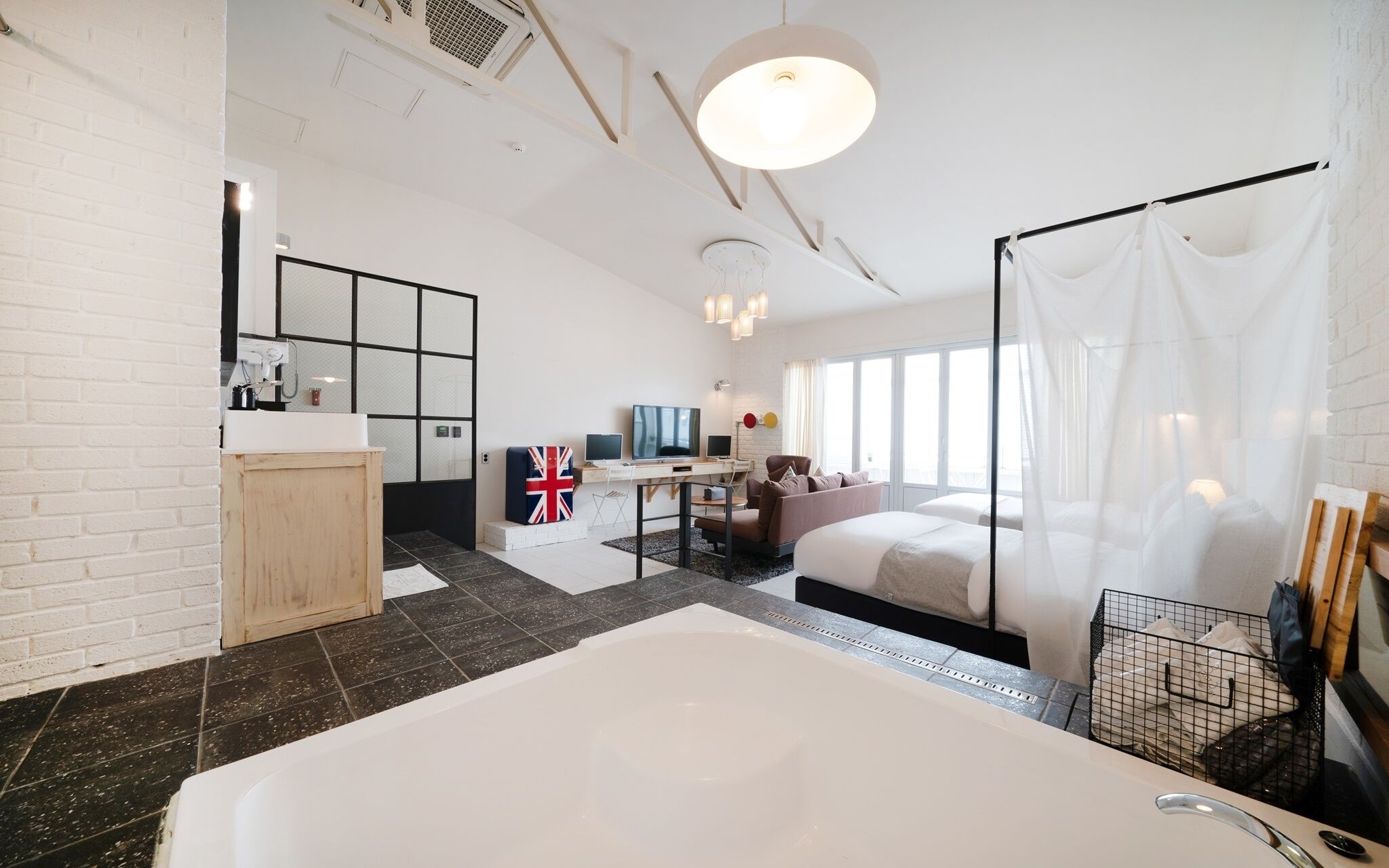 Cheonho Hotel August