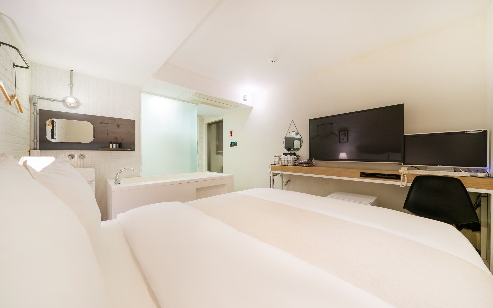 Cheonho Hotel August