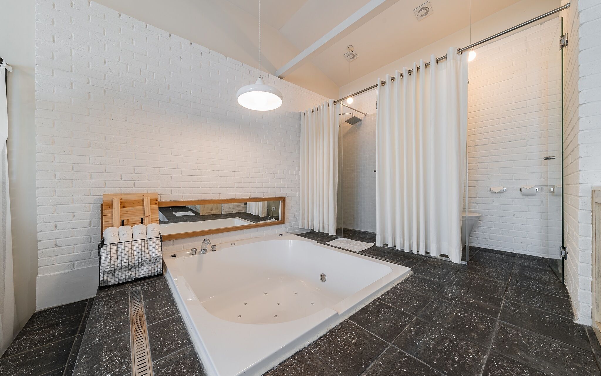 Cheonho Hotel August