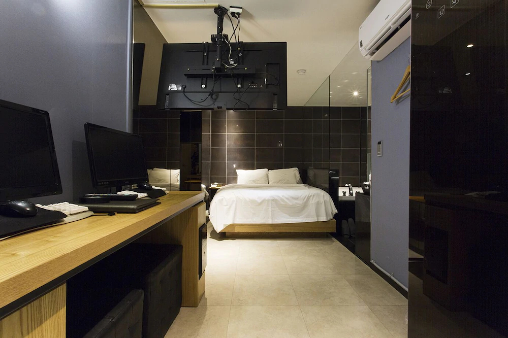 Cookie Hotel