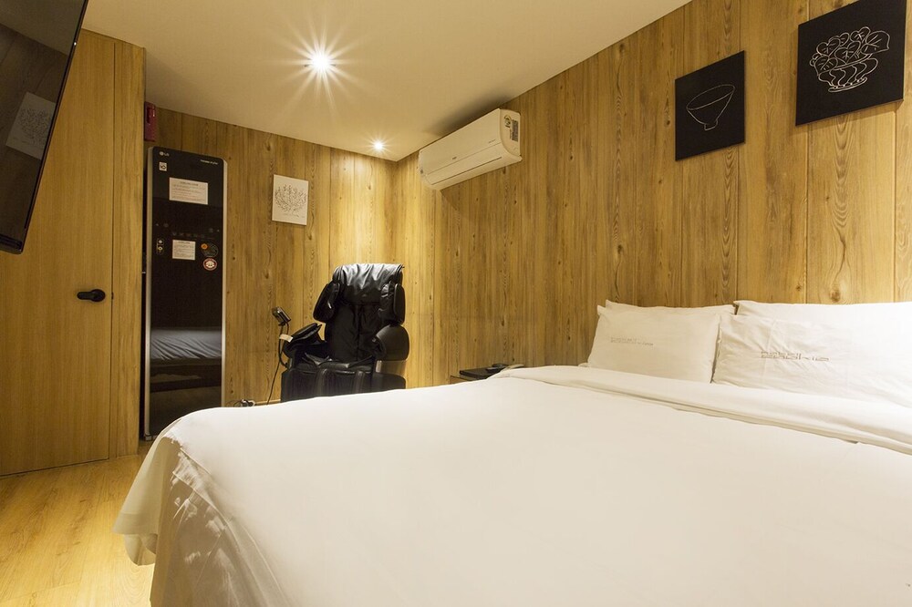 Cookie Hotel
