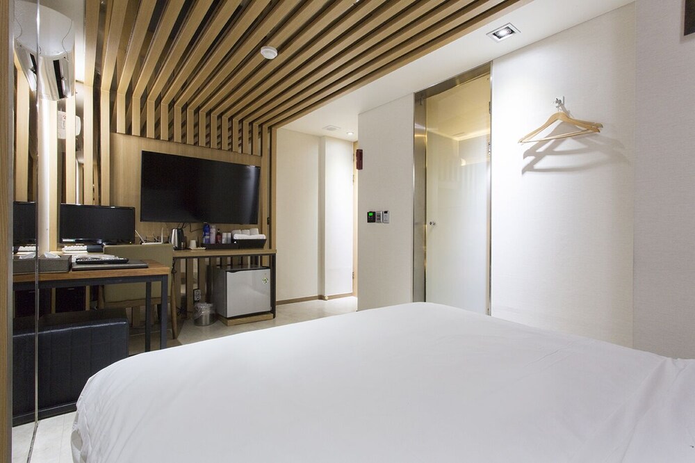 Cookie Hotel
