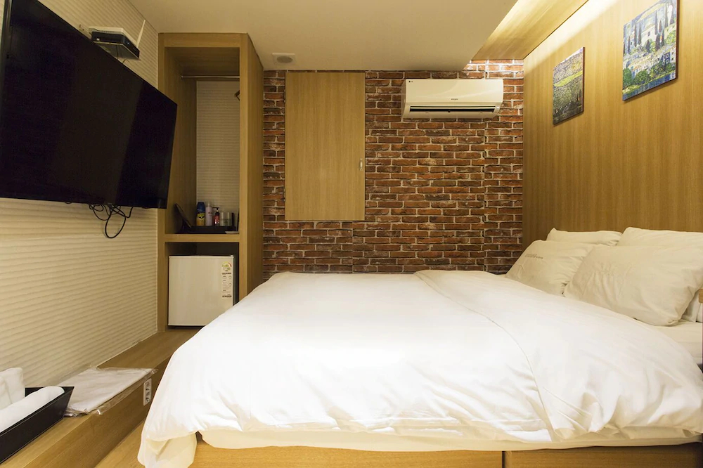 Cookie Hotel