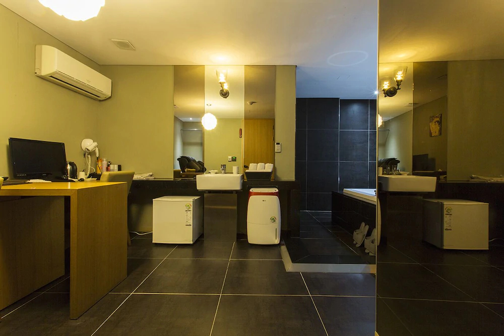 Cookie Hotel