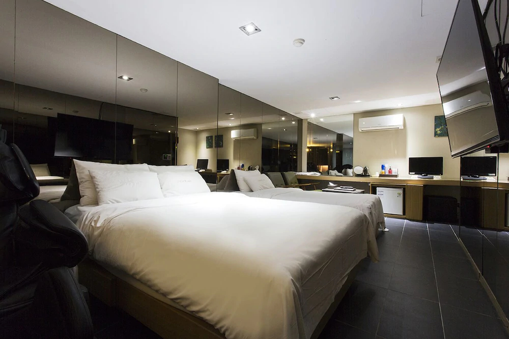 Cookie Hotel