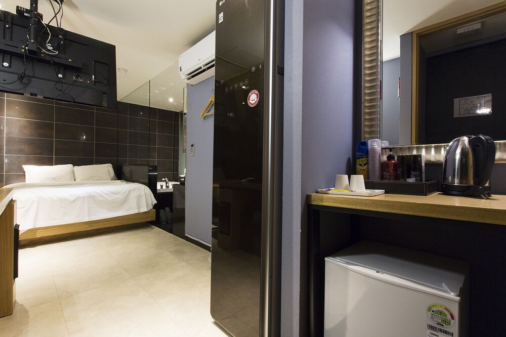 Cookie Hotel