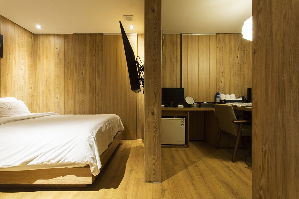Cookie Hotel
