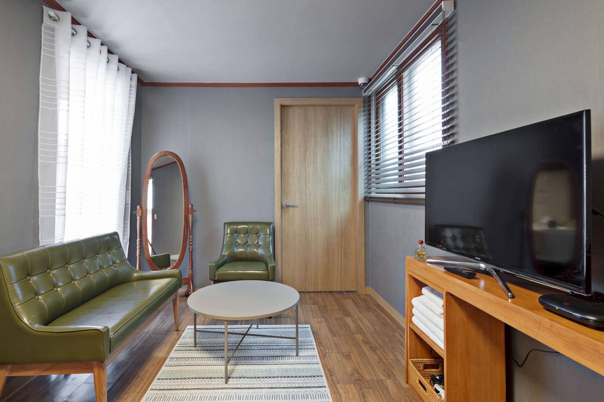 Cozzzy Guest House