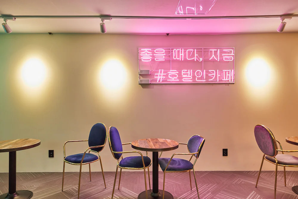 Doksan Hotel In Cafe