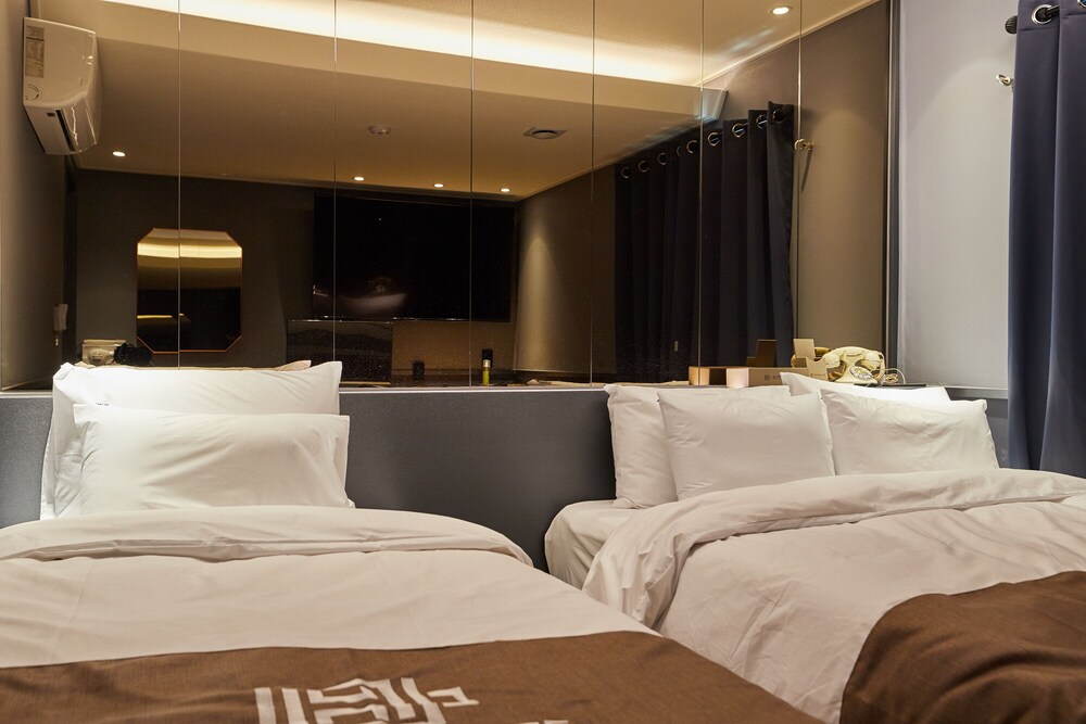 Doksan Hotel In Cafe