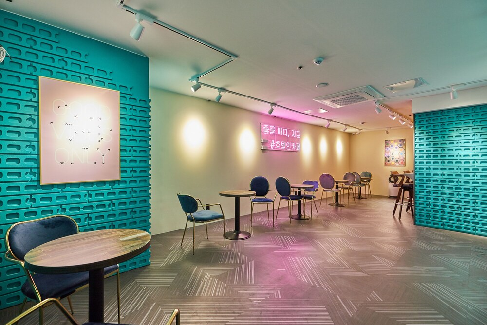 Doksan Hotel In Cafe