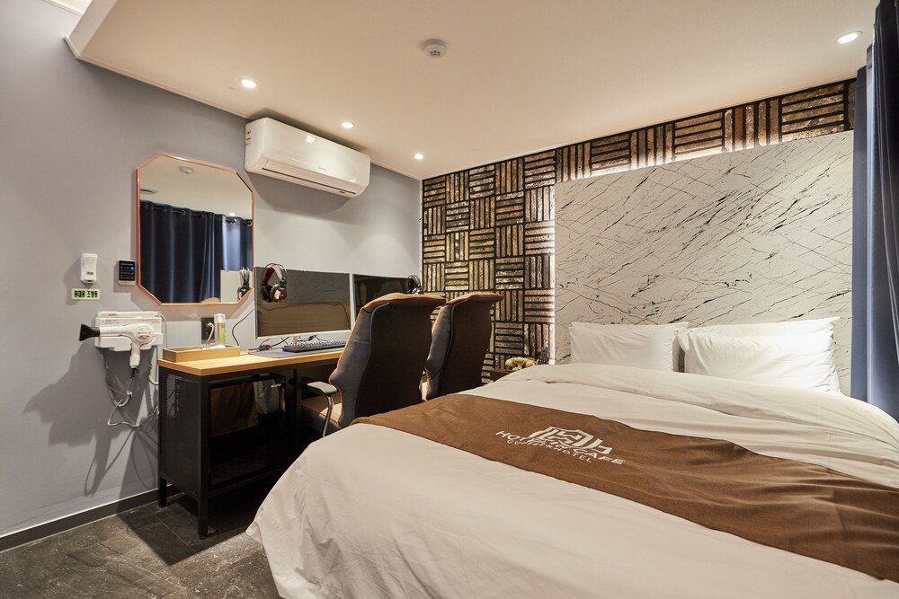 Doksan Hotel In Cafe