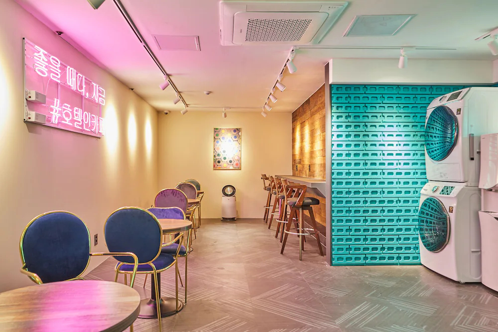 Doksan Hotel In Cafe