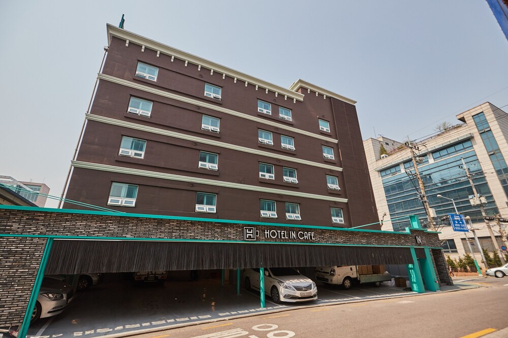 Doksan Hotel In Cafe