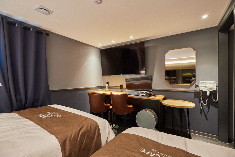 Doksan Hotel In Cafe