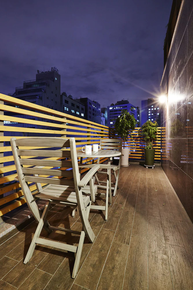 E-Hotel