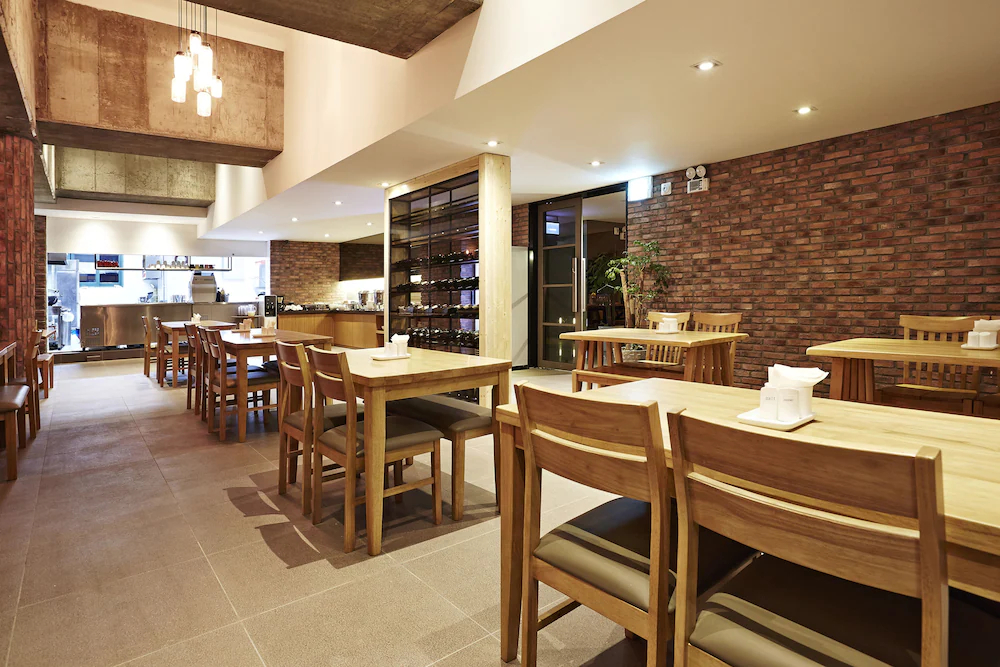 E-Hotel