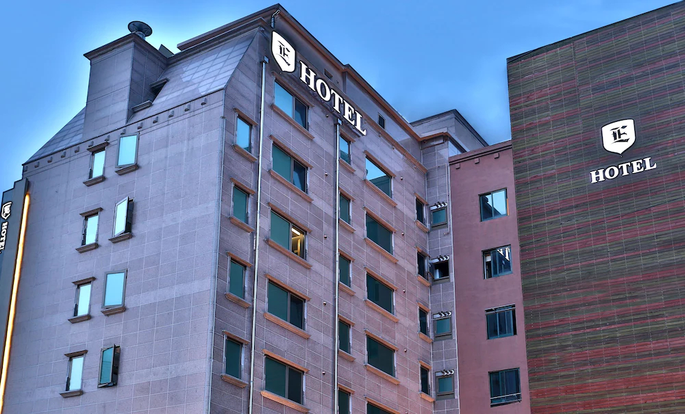 E-Hotel