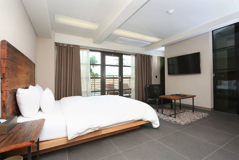 E-Hotel