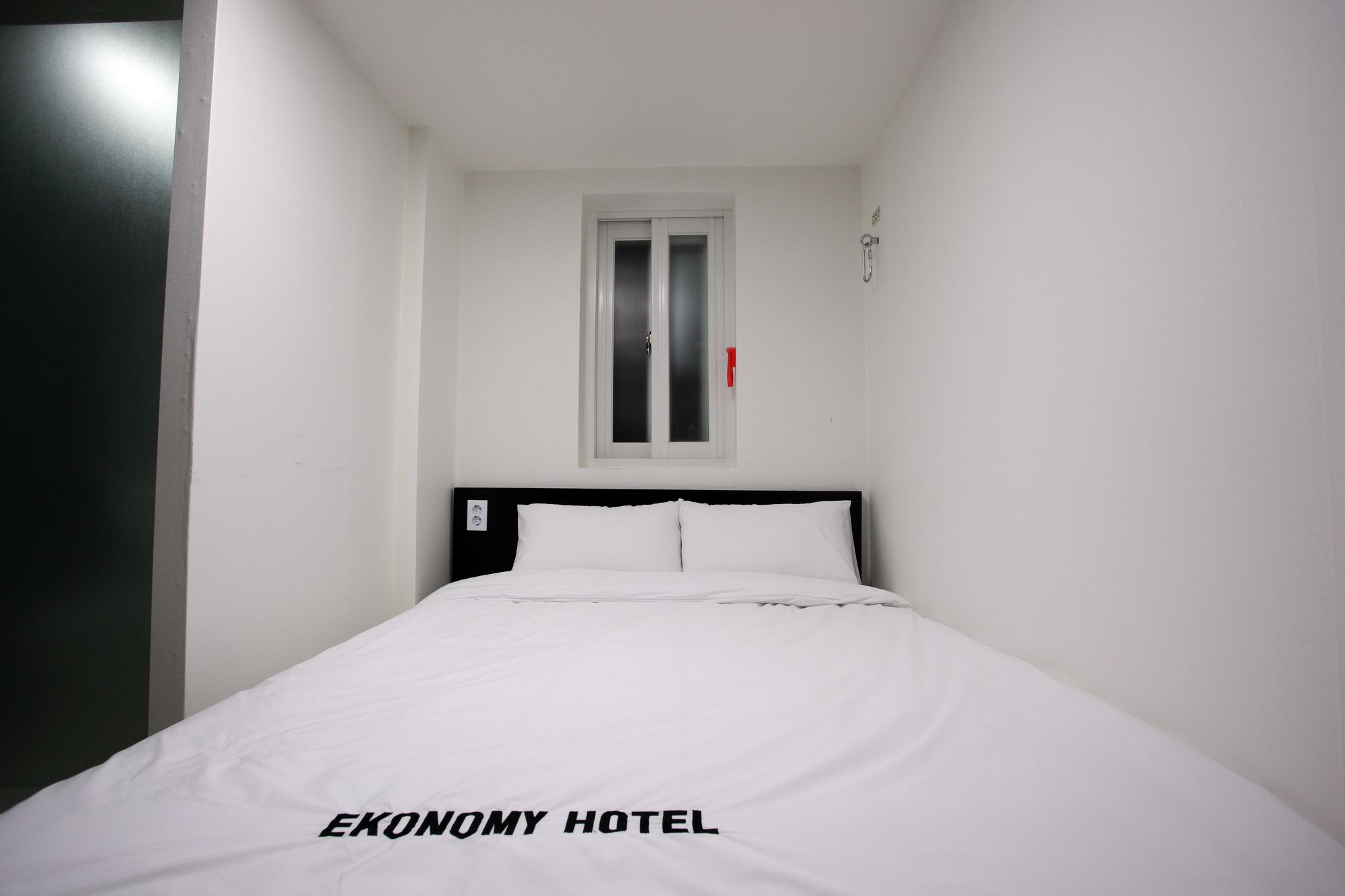 Ekonomy Hotel Myeongdong Premier