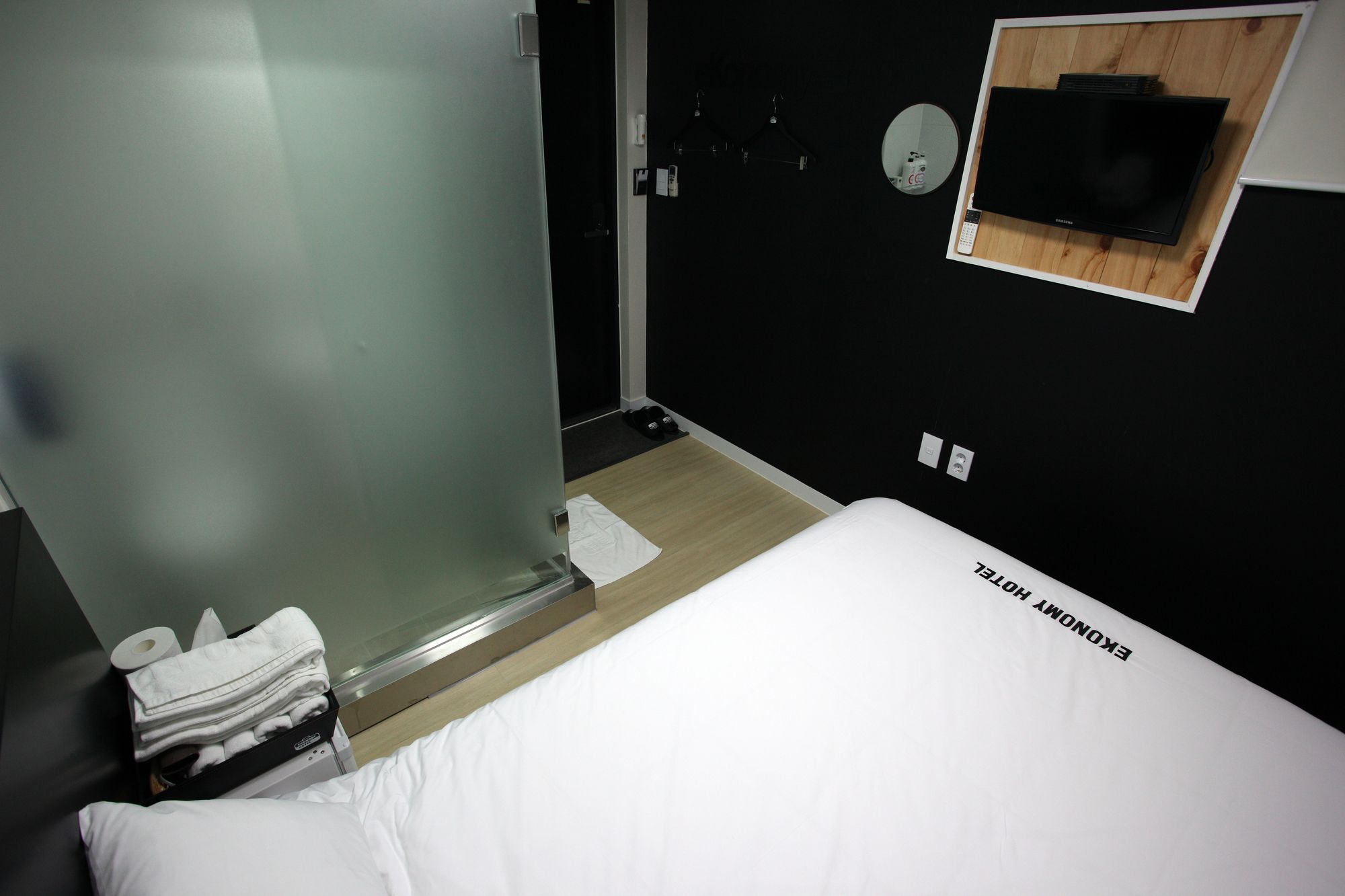 Ekonomy Hotel Myeongdong Premier