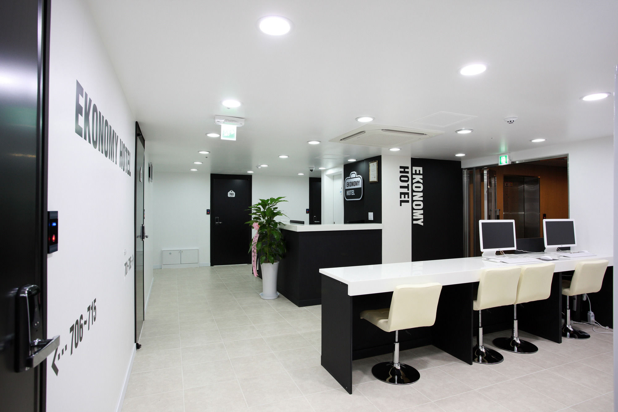 Ekonomy Hotel Myeongdong Premier