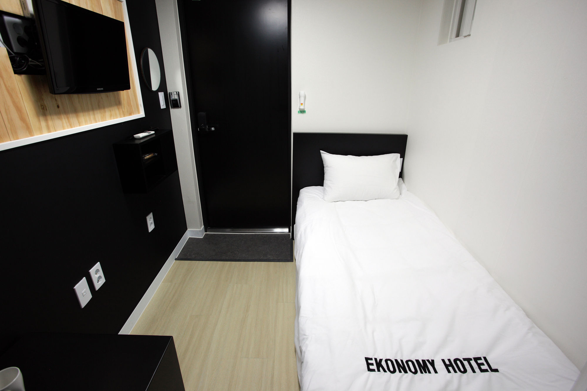 Ekonomy Hotel Myeongdong Premier