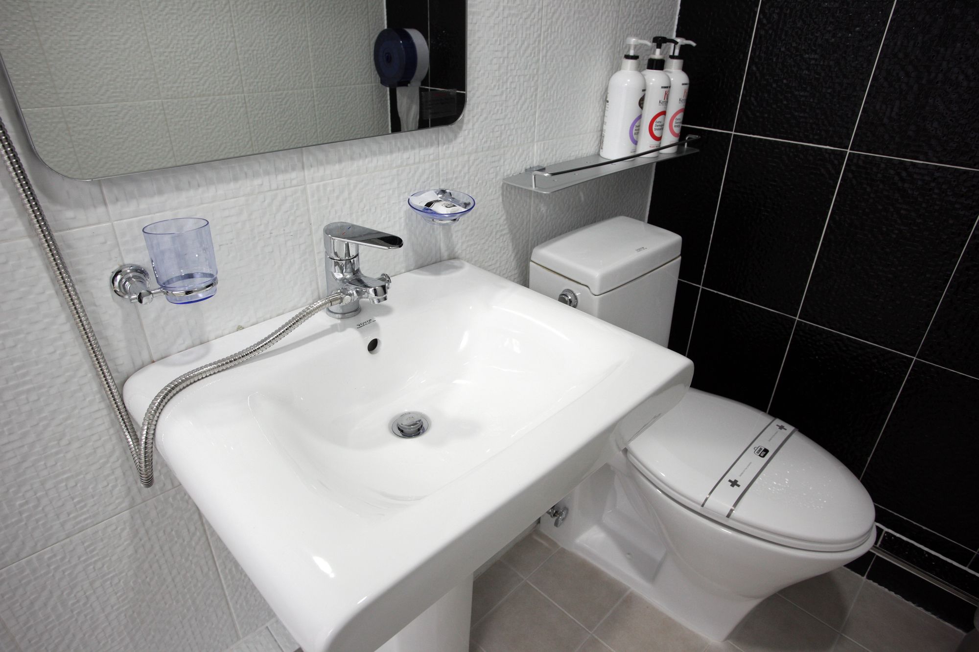 Ekonomy Hotel Myeongdong Premier