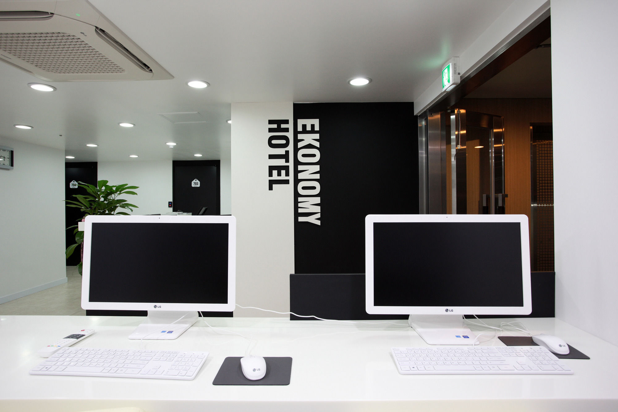 Ekonomy Hotel Myeongdong Premier