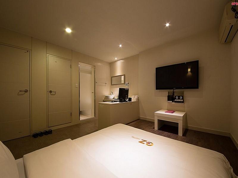 EZ hotel