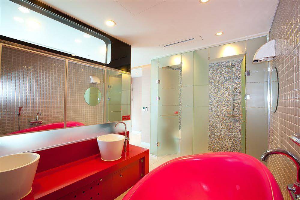 F HOTEL Yeongdeungpo