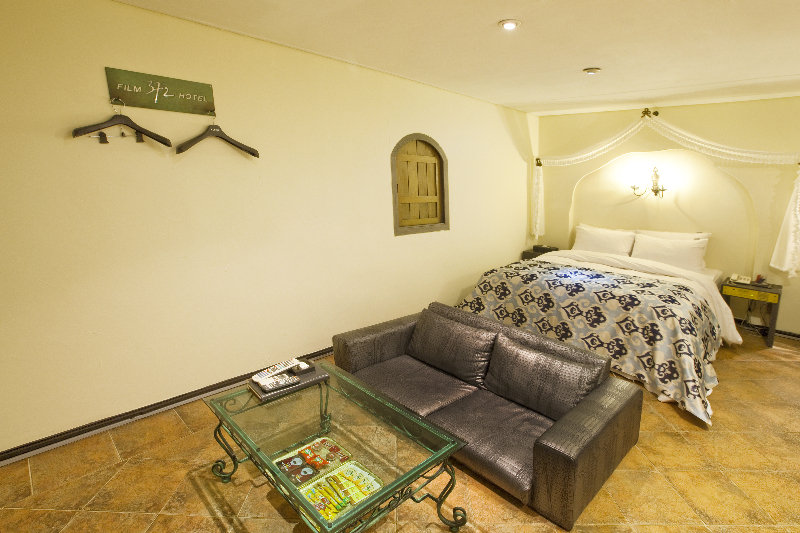 Film 37.2 Hotel