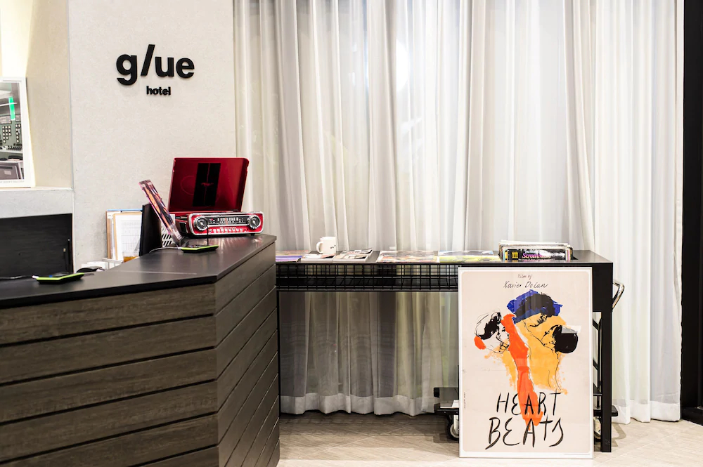 Glue Hotel