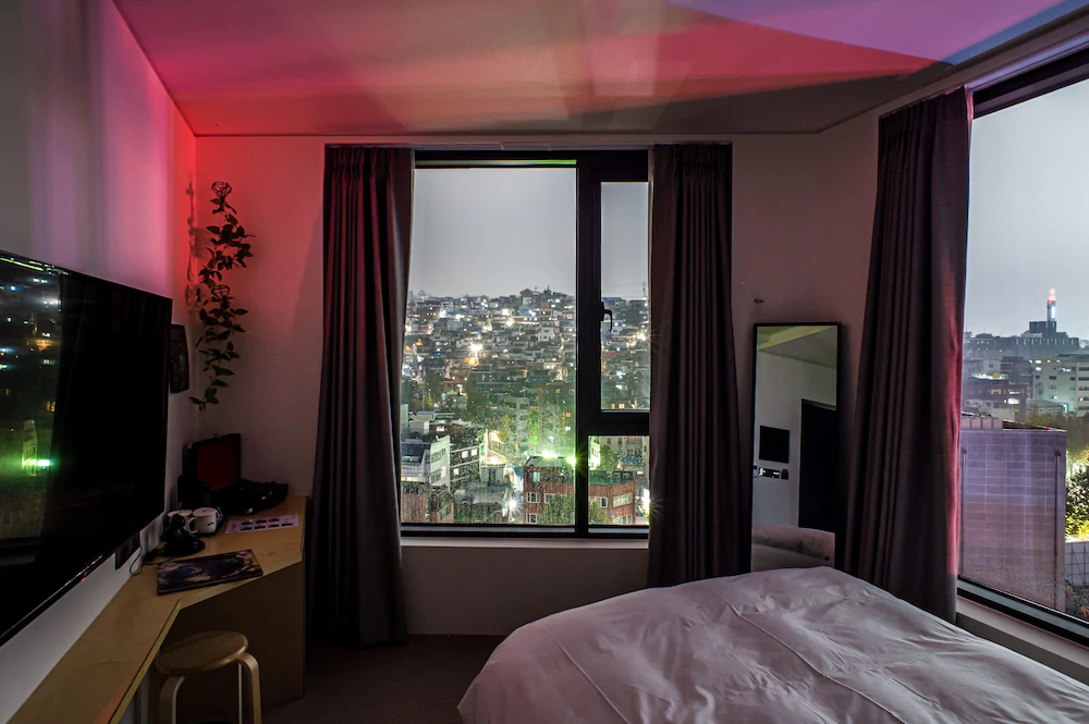 Glue Hotel