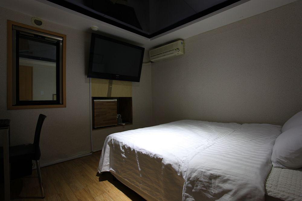 Grim Hotel