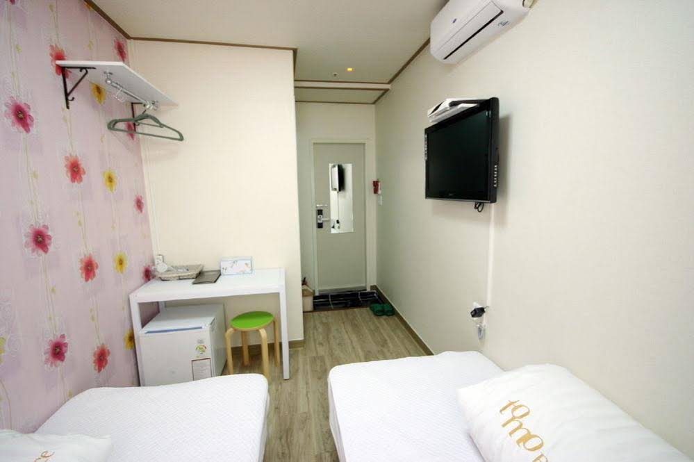 Goodstay Tomo Residence