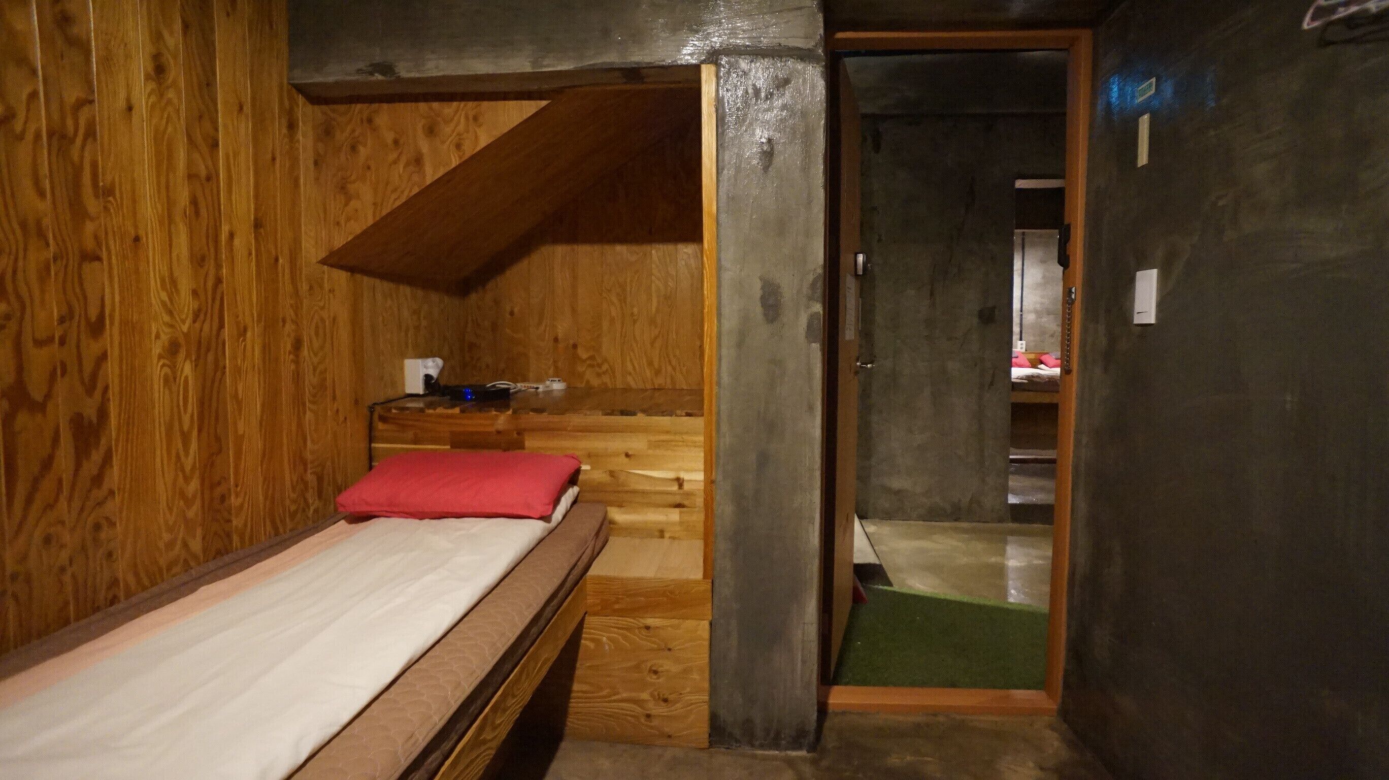 Guesthouse H