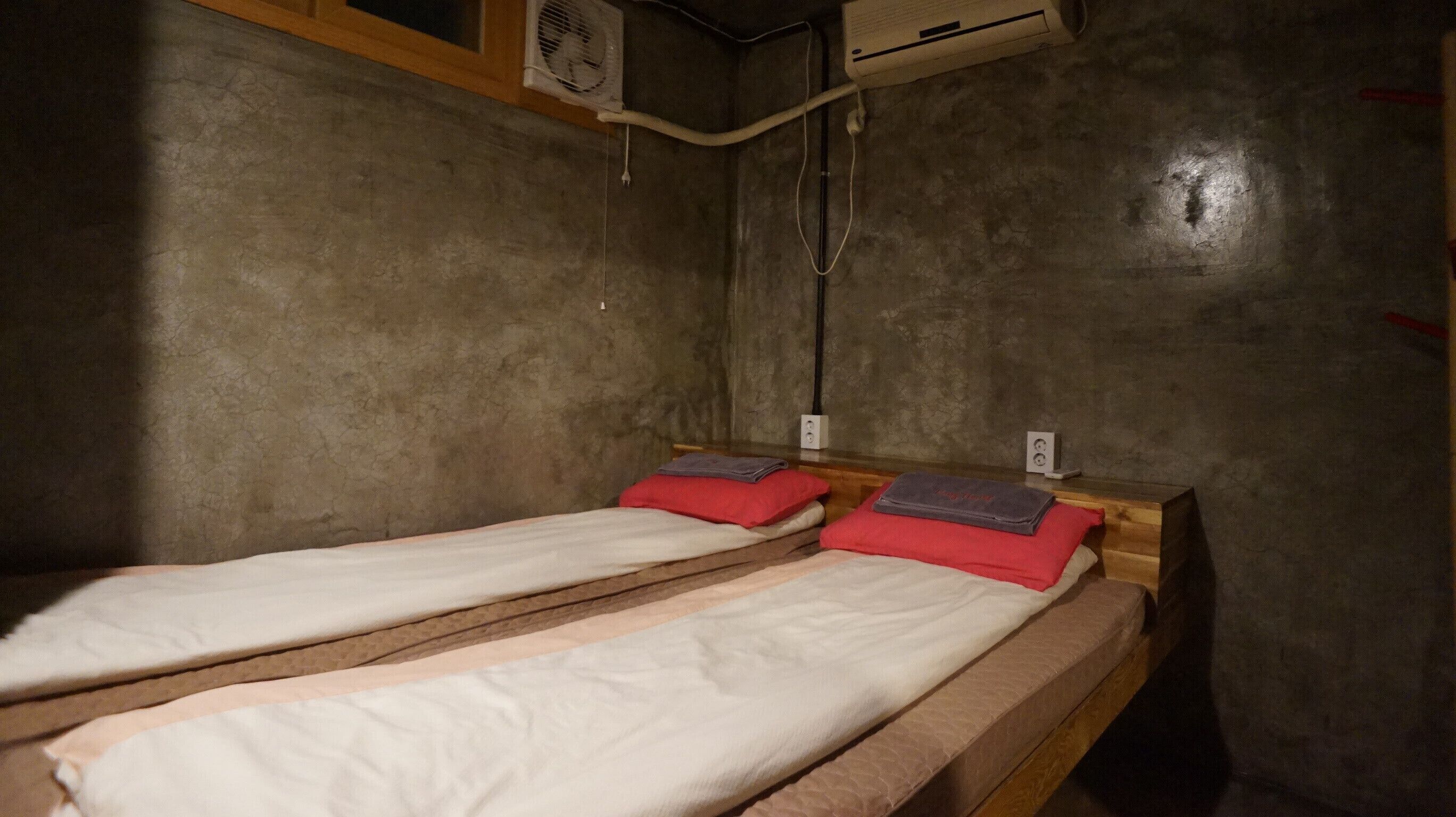 Guesthouse H