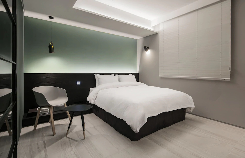 H Hotel