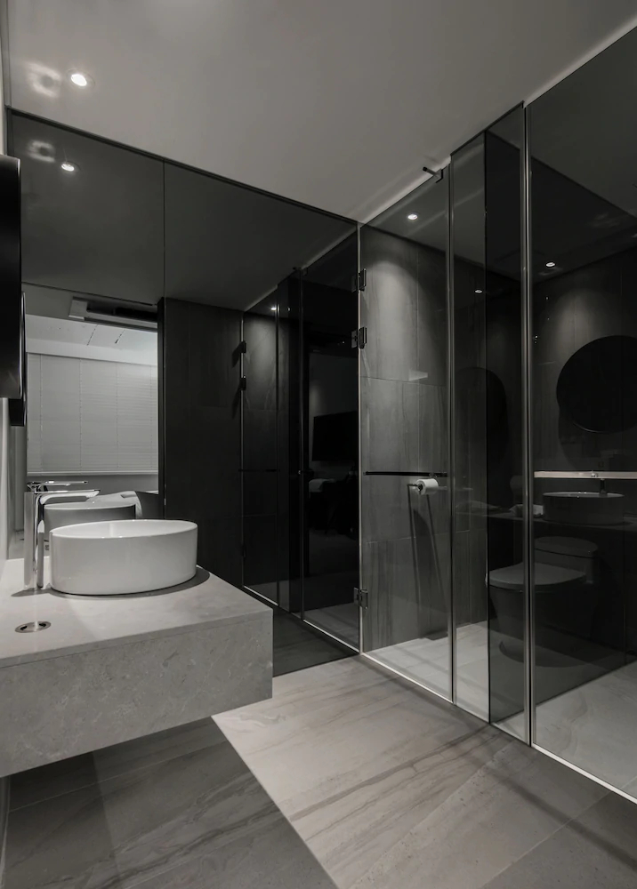H Hotel
