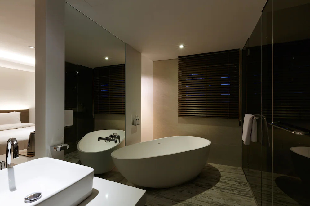 H Hotel