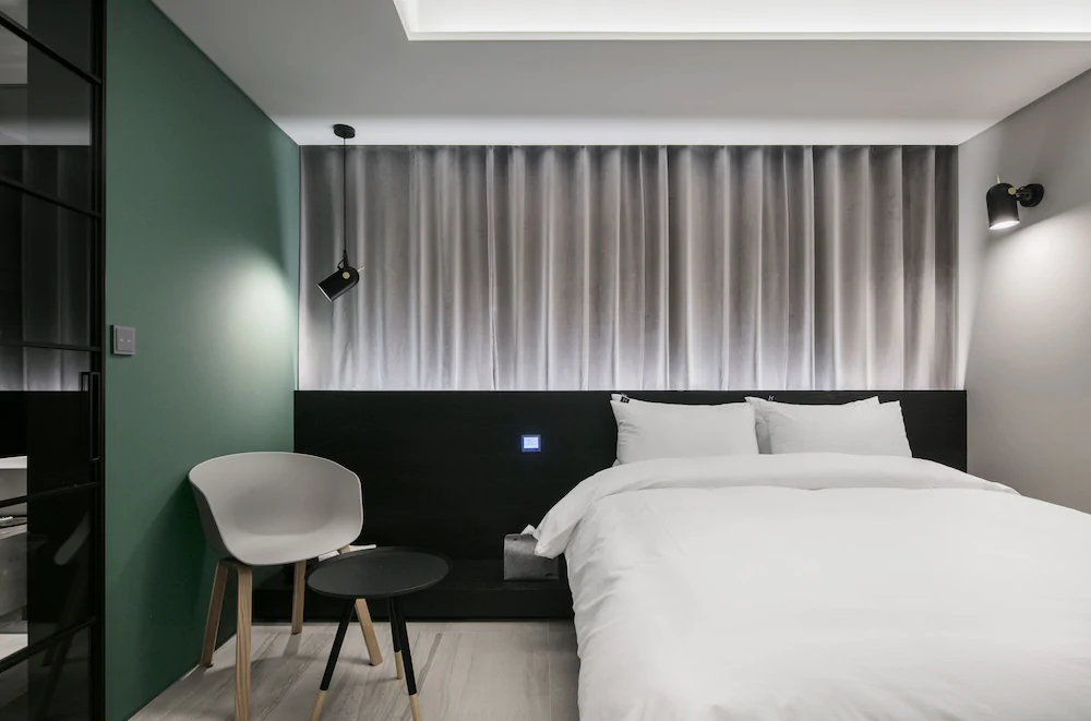 H Hotel