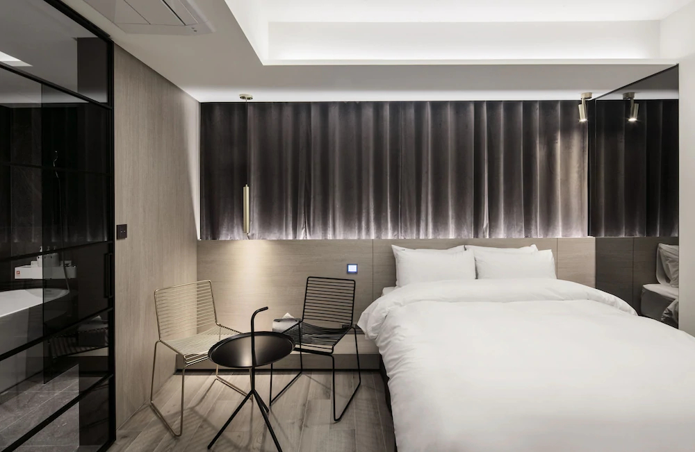 H Hotel