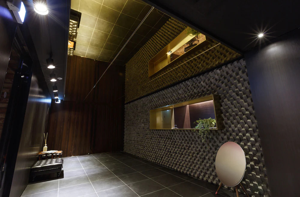 H Hotel