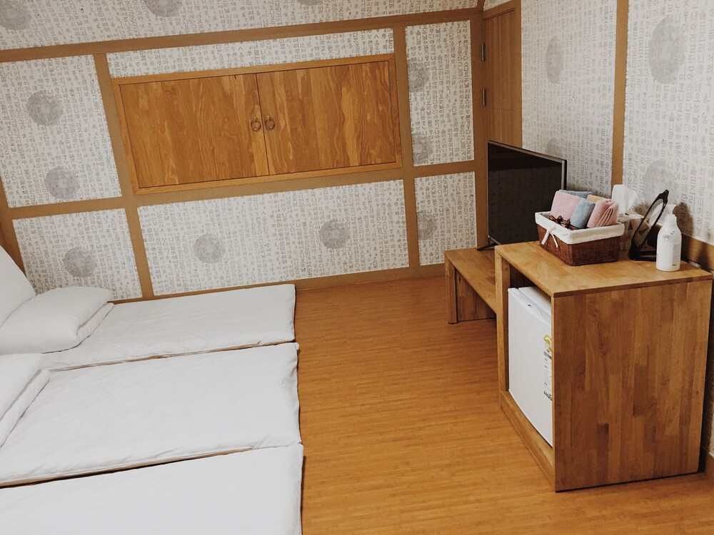 Hongdae Hostel 88 Seoul Crown