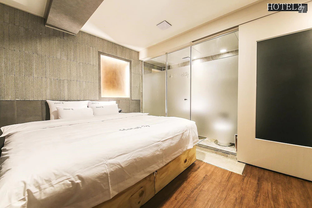 Hotel27