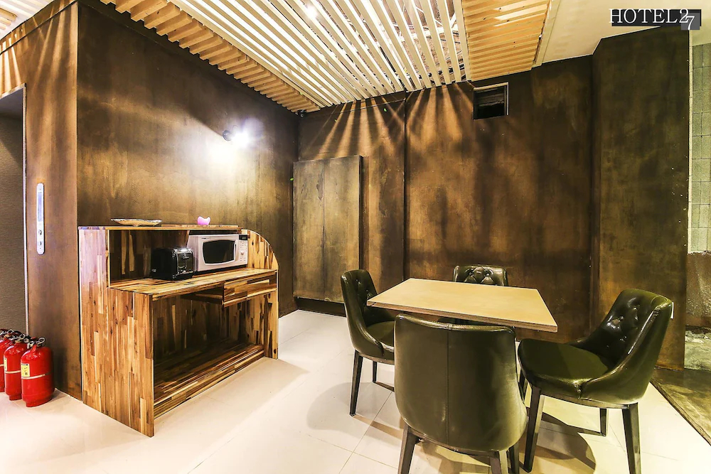 Hotel27