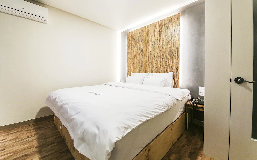 Hotel27